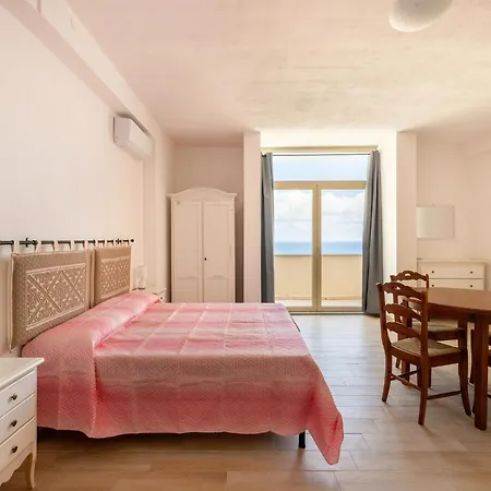 Con Vista Mare, Terrazza, Aria Condizionata *