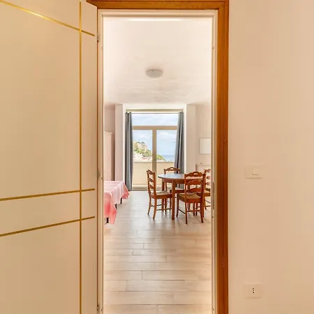 شقة Con Vista Mare, Terrazza, Aria Condizionata كاستيلساردو